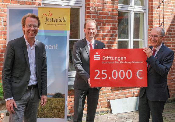 Durch die mit Corona verbundenen Einschränkungen ist die Kultur im ganzen Land nahezu zum Stillstand gekommen und Veranstaltungen wurden abgesagt. Dies trifft in dieser Zeit vor allem Nachwuchskünstler