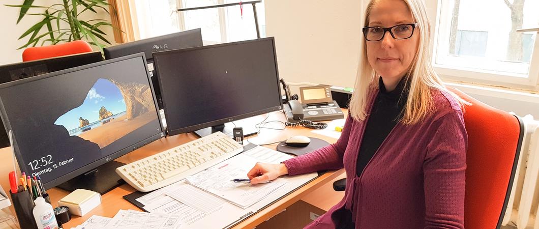 Der November letzten Jahres war wirklich schwierig für einen Arbeitsbeginn. Corona-Pandemie und Cyber- Crash hießen die Hürden. Daniela Klimas hat den Einstieg in die Finanzbuchhaltung des ZGM dennoch gut geschafft.