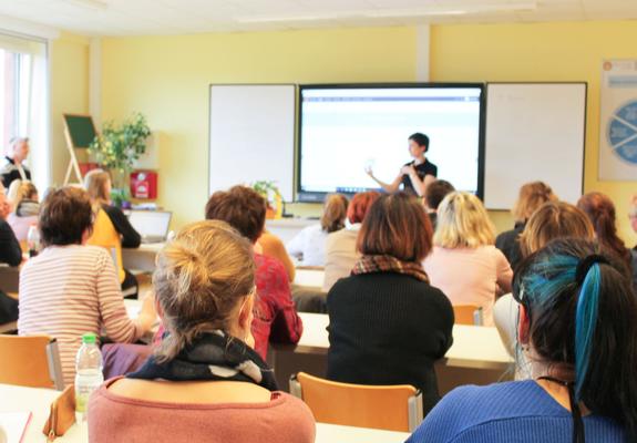 So wie das Eldenburg-Gymnasium in Lübz werden auch Schwerins Schulen bis zum Jahr 2024 mit moderner Technik ausgestattet