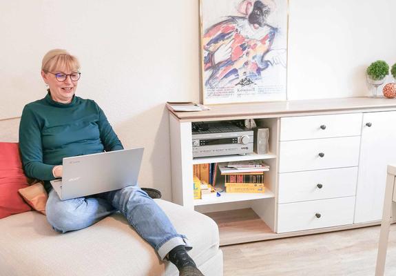 Die 63-Jährige ist quirlig und entscheidungsfreudig. Sie hat keinen Moment gezögert, sich von Bayern aus einen Besichtigungstermin für die Möwenburgstraße zu sichern. Ebenso schnell kam die Zusage.