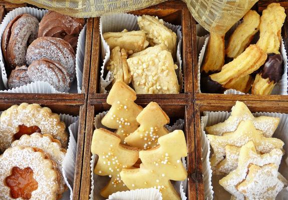 Neben Plätzchen gibt es auf dem Weihnachts-(Floh-)Markt auf dem Lewenberg auch Geschenke, Schmuck und Handwerkskunst zu erwerben