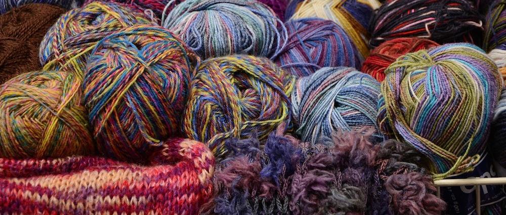 Johanniter suchen Strickerinnen und Wollspenden