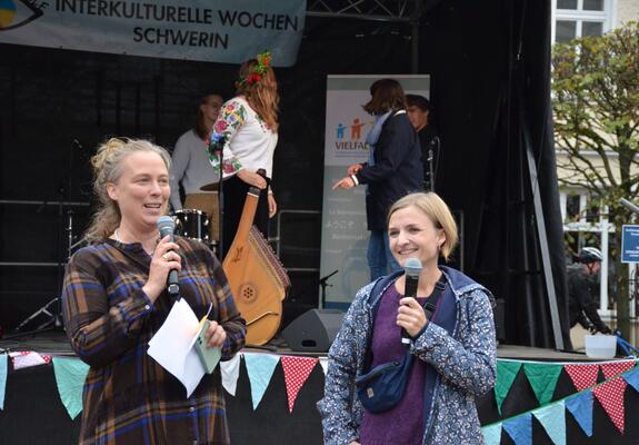 Mit der Eröffnung der Interkulturellen Woche am 23. September in den Schweriner Höfen findet sich ein traditionelles Format an neuem Ort.