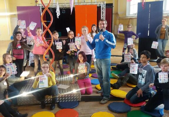 In der Markthalle Wismar startet heute das Projekt „Learn about skills - der Berufswahl-parcours“. Das außerschulische Modul zur Stärkenentdeckung, Berufsorientierung und Lebensplanung für Schüler:innen in Mecklenburg-Vorpommern
