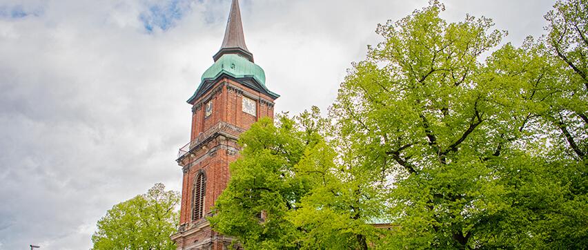 Am Tag des offenen Denkmals gibt es einen Vortrag zur Errichtung der Schelfkirche, Foto: maxpress, Plakat: Deutsche Stiftung Denkmalschutz