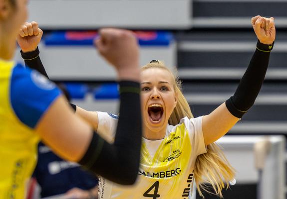 „Anna ist ein ganz wichtiger Baustein für uns“, sagt Felix Koslowski, Chefcoach des SSC Palmberg Schwerin. Libera Anna Pogany (26) hat beim Volleyball-Rekordmeister um weitere 3 Jahre verlängert.