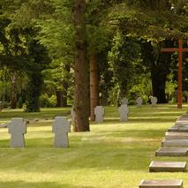 Schwerin-Alter-Friedhof-Kriegsgraeber c maxpress content 6