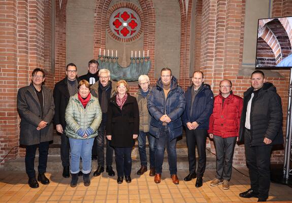 1863, also vor 160 Jahren, wurde der Grundstein für die aus rotem Backstein erbaute Trauerkapelle auf dem heute denkmalgeschützten Alten Friedhof Schwerin gelegt.