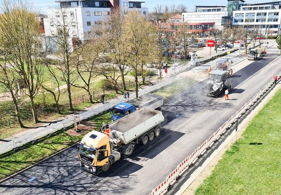 Gepflegte Wege, gut erhaltene Straßen und Plätze sorgen nicht nur für ein ansehnliches Erscheinungsbild der Landeshauptstadt, sondern entsprechen auch dem Wunsch der Anwohnenden nach einem modernen Umfeld.