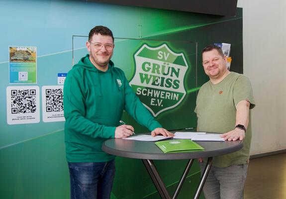 Zur neuen Saison betreut André Regge (Foto,l.) unter anderem die B-Jugend, leitet das Stützpunkttraining und kümmert sich um die Auswahlmannschaften | Foto: maxpress