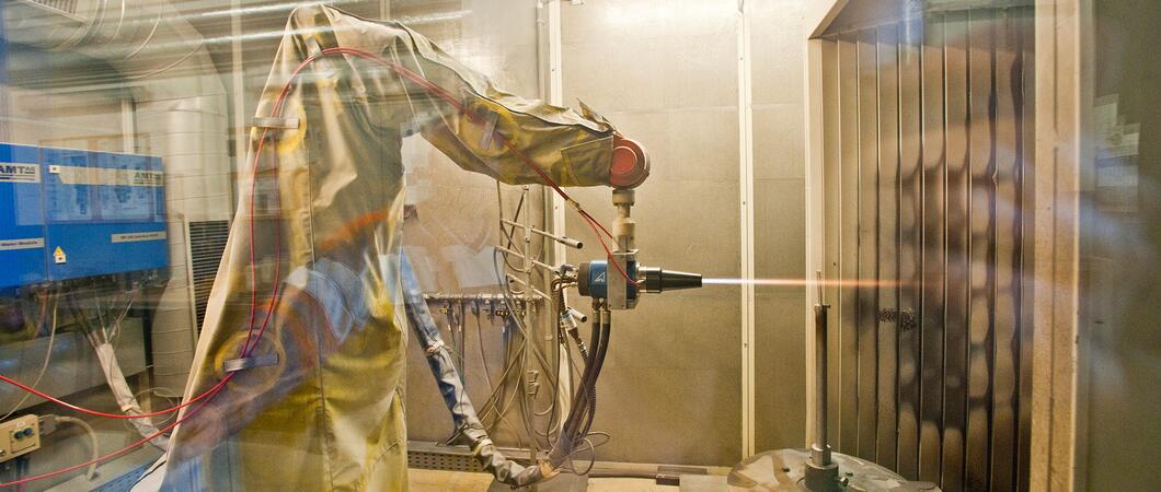 An High-Tech-Anlagen werden optimale Verfahren für Bauteile aus Hochtemperatur-Werkstoffen entwickelt, Foto: maxpress