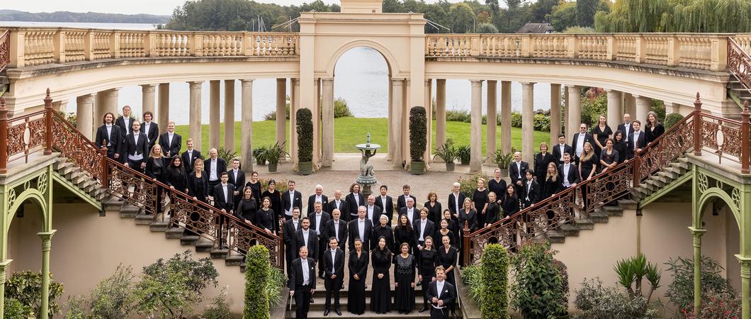 Zum 460. Geburtstag hat die Mecklenburgische Staatskapelle Schwerin wieder tolle Musikmomente im Programm. Auf der Freilichtbühne stehen der Klassiker „Carmina Burana“ und das beliebte Picknick-Konzert der MeckProms an.