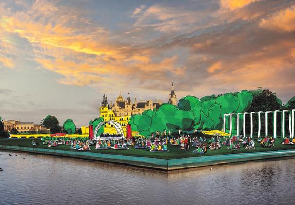 Bühne frei für die neue Vielfalt – erstmalig gestalten sämtliche künstlerischen Bereiche des Mecklenburgischen Staatstheaters die Schlossfestspiele Schwerin.
