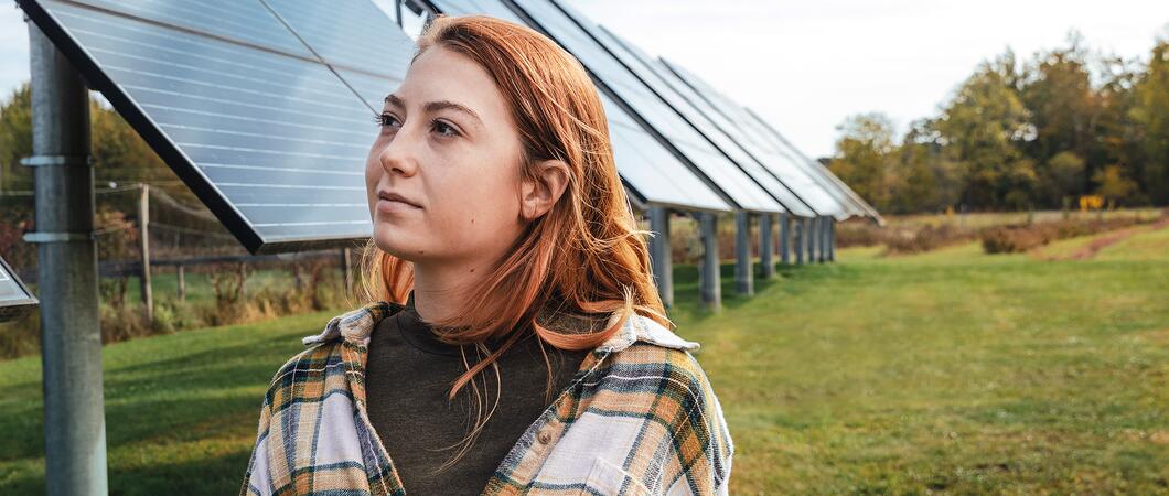 Ob der Aufbau einer eigenen Solaranlage auf dem Balkon oder diverse Maßnahmen zum Energiesparen – aktuell orientieren sich viele Menschen mit Blick auf den Klimawandel und den eigenen Geldbeutel neu.