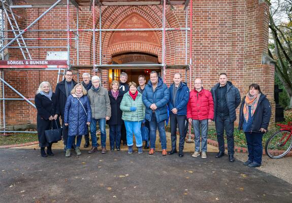 Bereits 2007 hatte der SDS – Stadtwirtschaftliche Dienstleistungen Schwerin mit der Sanierung der Kapelle, die aus der Feder von Hofbaurat Theodor Krüger stammt, begonnen.