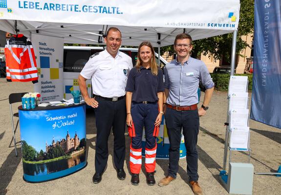 Seit 2017 präsentiert sich die Landeshauptstadt Schwerin unter der kommunikativen Klammer „Lebenshauptstadt Schwerin“ als attraktiver Standort zum Leben und Arbeiten.