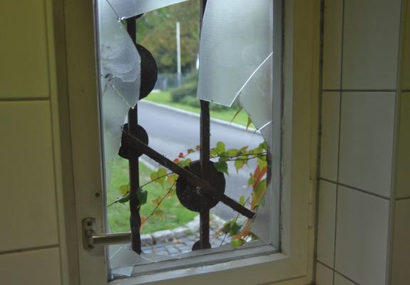 Mit diesem Bild der Verwüstung bekommen es die SDS-Mitarbeiter auf dem Alten Friedhof seit einigen Wochen regelmäßig zu tun. Nun zieht der Eigenbetrieb Konsequenzen