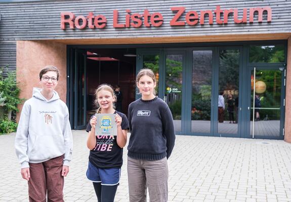 Ein Scan, ein Klick, ein Hörstück – so funktioniert SCHWERINtogo mit dem Smartphone für unterwegs. Das digitale Portal bietet kostenfrei Geschichte und Geschichten zu Sehenswürdigkeiten in der Landeshauptstadt.