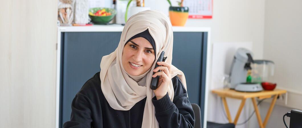Die Migrationsberatung der AWO am Platz der Jugend ist Teil des bundesgeförderten Beratungsangebotes „Migrationsberatung für erwachsene Zugewanderte“ und hilft Menschen mit Einwanderungsgeschichte, in Deutschland Fuß zu fassen