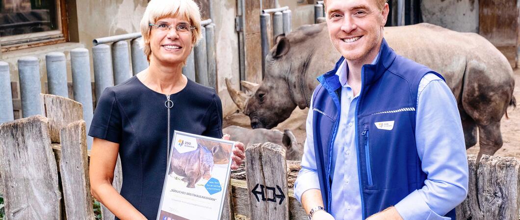 Die SWG hat die Patenschaft für das Nashorn-Baby Kiah und seine Familie im Schweriner Zoo übernommen. Am 15. August hatte die Kleine das Licht der Welt erblickt. Mutter ist Clara, die seit 2009 auf der Nashorn-Anlage zu Hause ist.