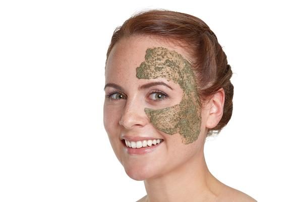Mit GREEN PEEL® zaubert Angela Iovu im Beauté Contour Céleste ihren Kunden einen reinen und strahlenden Teint, Foto: Céleste