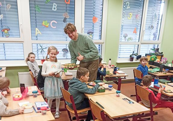 An einem Ort bleiben, von der Einschulung bis zum Abschluss an der Integrierten Gesamtschule mit gymnasialer Oberstufe - das geht im Schweriner Haus des Lernens.