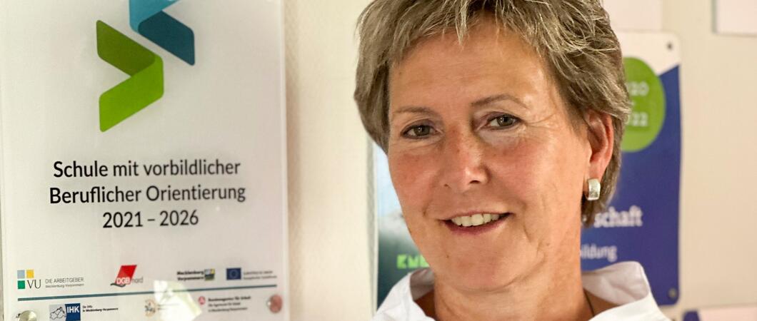 Schulleiterin Nadja Richter freut sich auf die Festwoche an der Neumühler Schule, Foto: Neumühler Schule