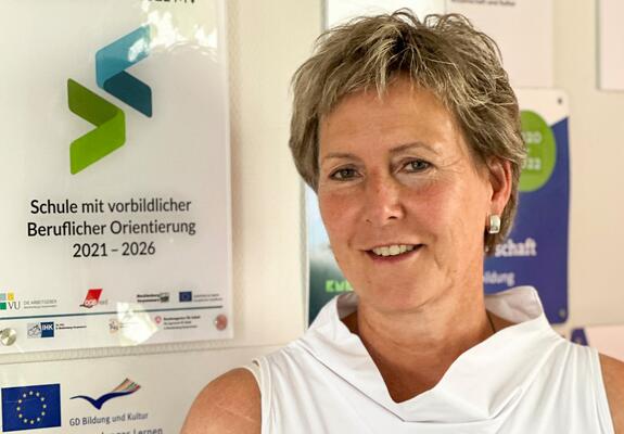 Schulleiterin Nadja Richter freut sich auf die Festwoche an der Neumühler Schule, Foto: Neumühler Schule
