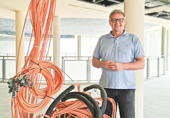Holger Schneider (Foto) ist gebürtiger Güstrower. Sehr geprägt hat ihn die Landeshauptstadt in seiner Zeit als Handball-Spieler und Trainer des SV Post Schwerin in den 1990er-Jahren. Jetzt ist er beruflich zurück