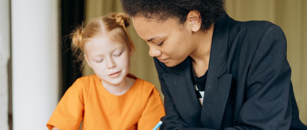 Das LOS Schwerin lädt am 29. März zu einer Online-Fortbildung für Lehrer ein, Fotos: Pexels, LOS