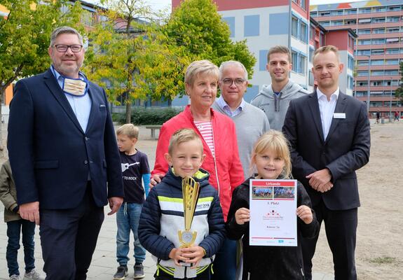 Edi Hermanns (Mitte) startetet vor vielen Jahren die „Herzenssache“, Foto: Helios