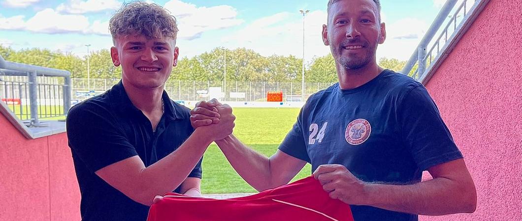Wie bereits in der Mitteilung mit der Kooperation zwischen dem FC Energie Cottbus und dem FC Mecklenburg angekündigt, geht Devis Meißner ab sofort für den FCM auf Torejagd. Mit Devis habe ich im Stadion ein sehr offenes Gespräch geführt.