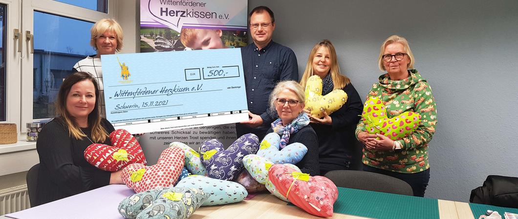 Spendenübergabe LC Fürst Niklot an Herzkissen e.V.