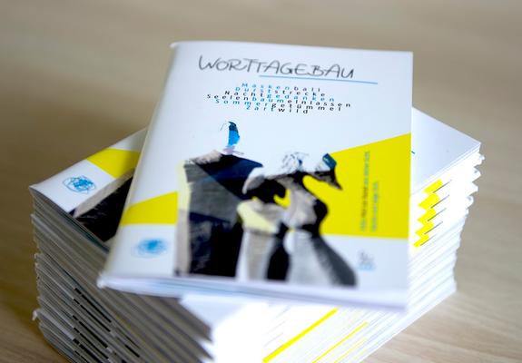 Auch auf dem Cover des neuen Lyrik-Heftes „Worttagebau” ist das Hauptthema der vierten Ausgabe zu erkennen