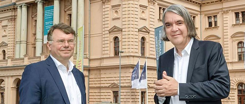 Ab der Spielzeit 2021/22 wird das Mecklenburgische Staatstheater Schwerin von zwei neuen Köpfen geführt.
