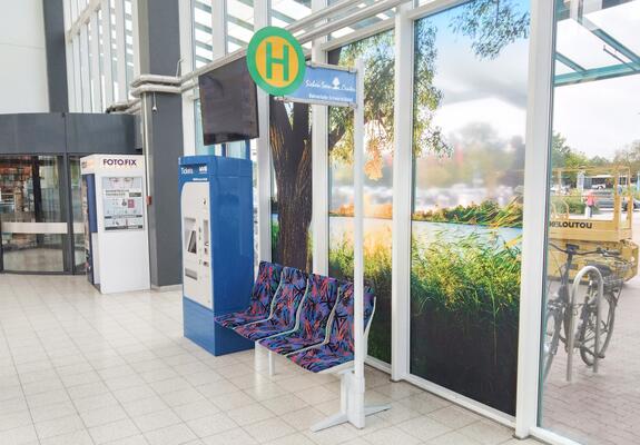 Wer im Sieben-Seen- Center ein Ticket für den Schweriner Nahverkehr kauft, trifft auf eine ganz besonders einladende Kulisse.