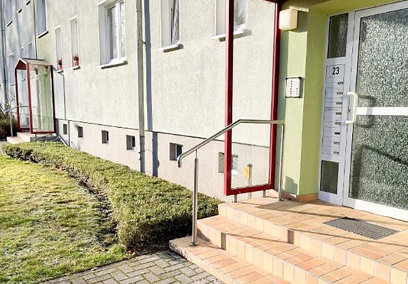 Beim Betreten eines Hauses ist es der Eingangsbereich, der zuerst ins Auge fällt. Ob Bewohner oder Besuch – wer durch einen schön gestalteten Hauseingang tritt, fühlt sich meist schon willkommen