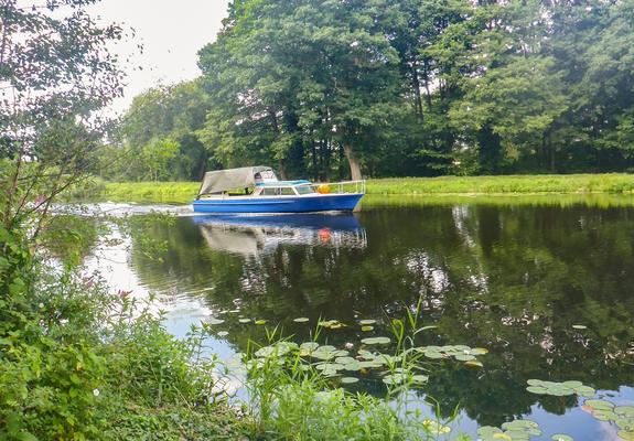 Schon vor dem vergangenen Winter lief die 1967 erbaute „Albatros“ aus dem Oranienburger Hafen aus, um die erste Schleuse in Richtung Schweriner See zu passieren.