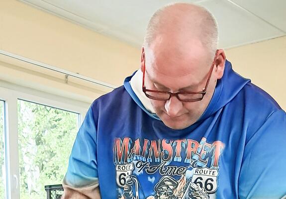 Sven, Astrid, Tomas und alle weiteren zwölf Mitarbeitenden haben gemeinsam eine Mission – neue Kollegen und Kolleginnen zu gewinnen, und zwar in der Betriebsstätte des Ramper Werkes für psychisch beeinträchtigte Menschen
