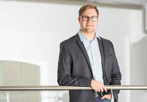 „Kein Tag ist wie der andere“, sagt Mathias Jahns. „Die Arbeit des Kundenbetreuers ist vielseitig. Schließlich haben wir es mit Menschen zu tun