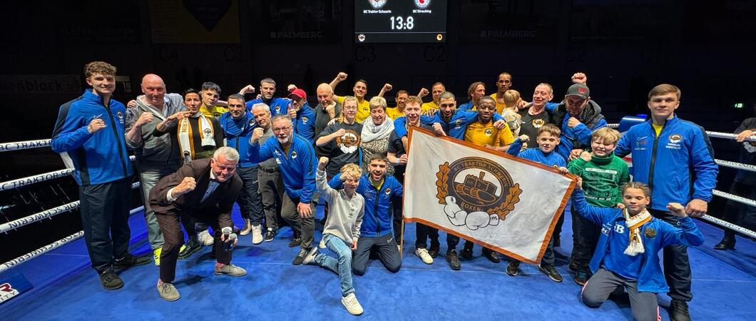 Deutlicher Sieg beim ersten Heimkampf. Der BC Traktor Schwerin hat den BC Straubing in der Box-Bundesliga mit 13:8 bezwungen.