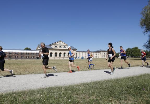 Nur noch wenige Tage bis zum Anmeldeschluss für das erste große Laufevent im Norden: Noch bis zum am 29. Juni 2021 können sich Läuferinnen und Läufer hier online für den Fünf-Seen-Lauf in Schwerin anmelden.