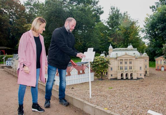 Schwerin ganz anders erleben – das bieten die Hörbeiträge von CITYTOGO und die Miniaturen der städtischen Sehenswürdigkeiten in „Lütt Schwerin“ gleichermaßen. Da lag es nahe, beides  zusammenzubringen.
