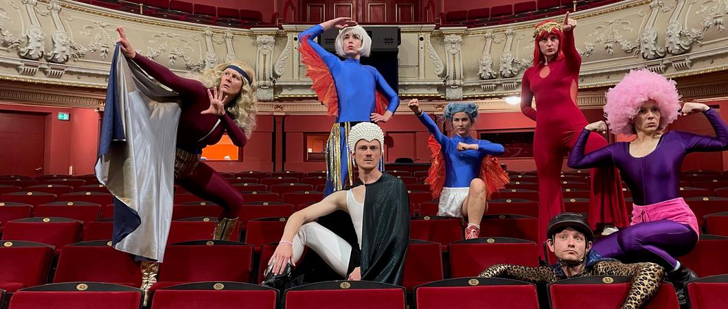 Das Schauspielensemble des Mecklenburgischen Staatstheaters lädt am 4. Juni zu einem Wunschkonzert Spezial ins Große Haus ein. Die 11. Ausgabe dieser besonderen Konzertreihe trägt den Titel „Mein Name ist Mensch – Lieder, die die Welt braucht“