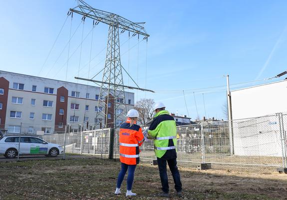 In die Jahre gekommene Anlage muss für größere Versorgungssicherheit zwingend modernisiert werden. Wie sicher schon einige bemerkt haben, regt sich etwas am Umspannwerk Ziegelsee.