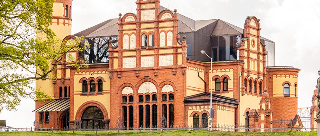 Das Offizierskasino ist Teil des Kasernenensembles, das als eines der wenigen in Deutschland bis heute überdauert, Foto: maxpress