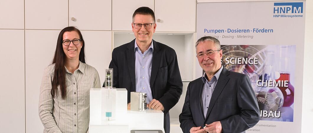 Die Geschäftsleitung von HNPM, v.l.: Yvonne Eilers, Gerald Vögele und Dr. Thomas Weisener sind seit sechs Jahren ein starkes Trio, Foto: HNP