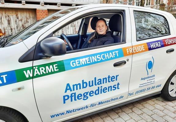 Schon ihre Mutter war im Pflegebereich tätig und ihr ein Vorbild. Vor 17 Jahren hat Anne-Marie Karnetzki im Augustenstift zu Schwerin dann selbst eine Ausbildung zur Pflegefachkraft gemacht.
