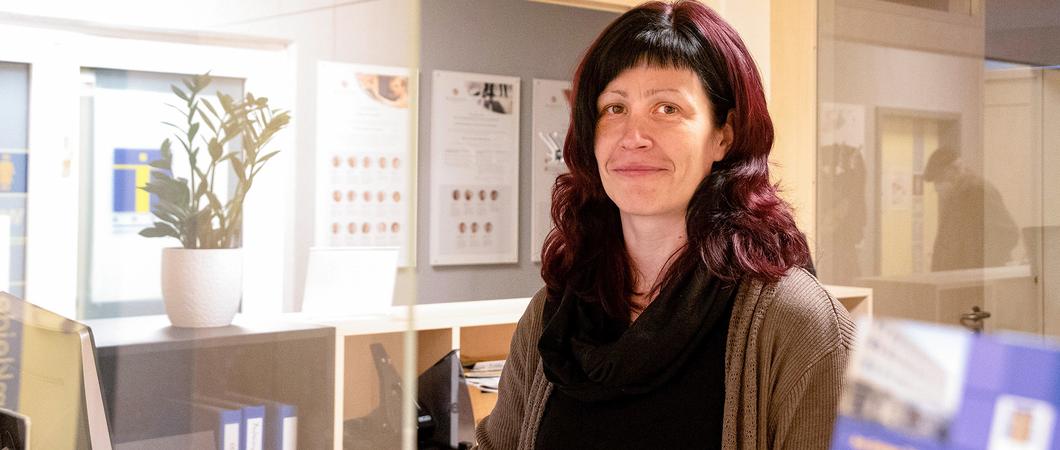 Ob telefonisch oder persönlich – Karina Dahl begrüßt jeden Patienten am Grünen Tal mit ihrem sympathischen Lächeln und kümmert sich um die Terminvergabe, Foto: maxpress