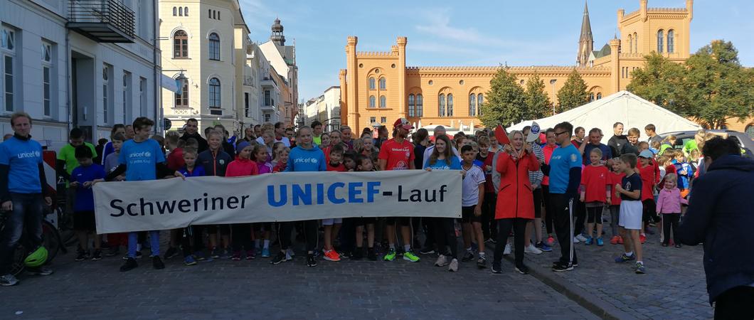 Beim 25. Schweriner UNICEF-Lauf werden wieder mit jeder Laufrunde Spenden gesammelt, so wie auch 2019, Foto: Barbara Seiler